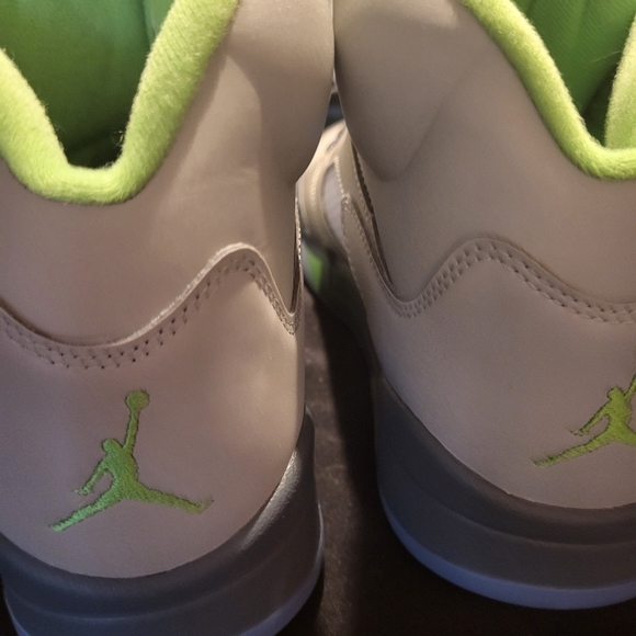 JORDANS! THESE STAND OUT ALMOST NEW CONDITION!! ๐๐ค๐๐ค๐ - Picture 9 of 10